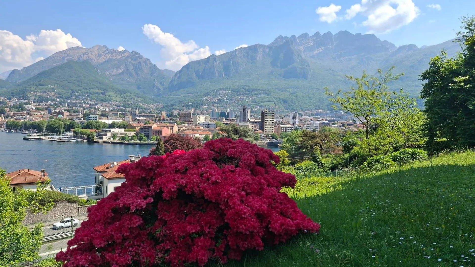Rosen Garden Apartment Malgrate Italië