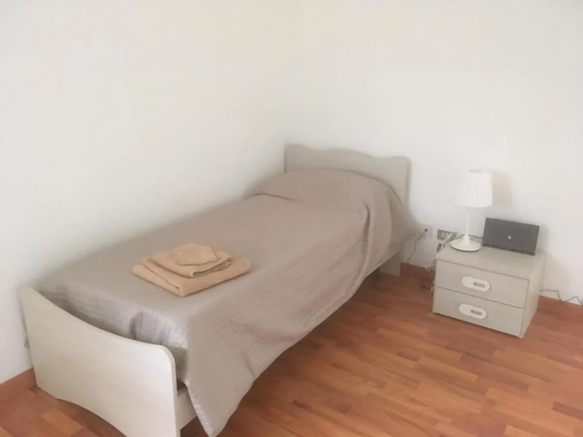 Rosen Garden Apartment Malgrate 0*,  İtalya
