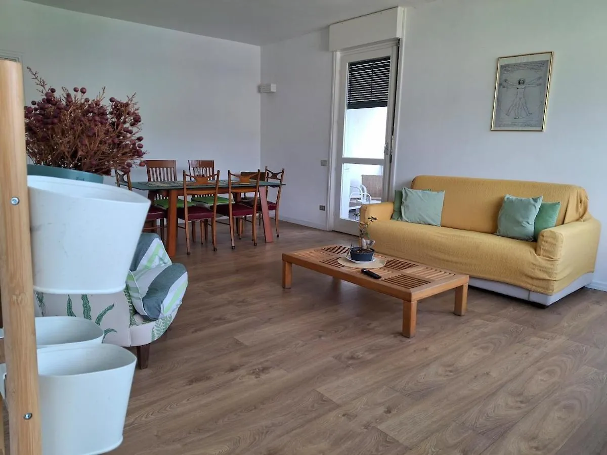 Rosen Garden Apartment Malgrate İtalya